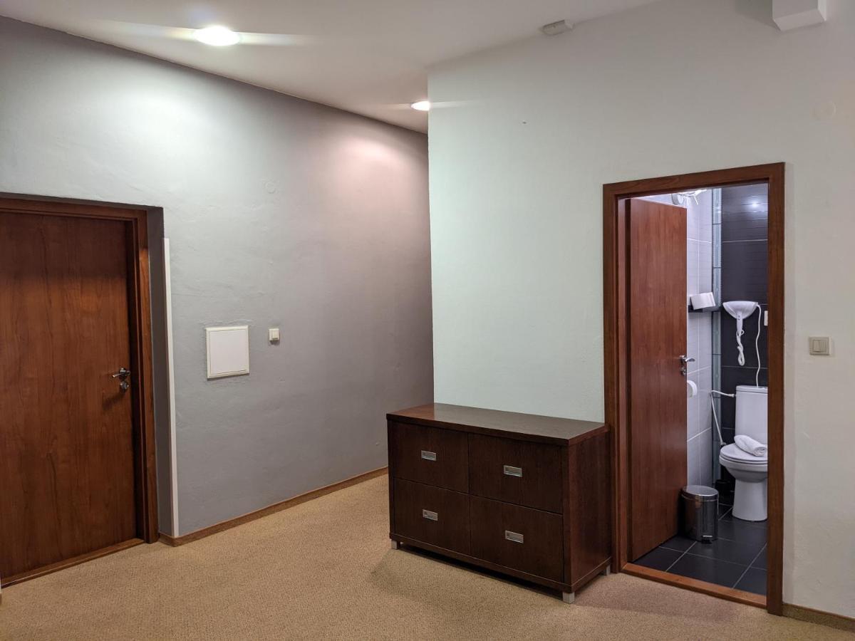 Garni Hotel Cosmopolitan Senec Exteriör bild