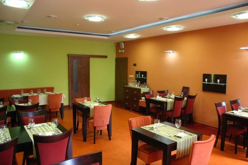 Garni Hotel Cosmopolitan Senec Exteriör bild
