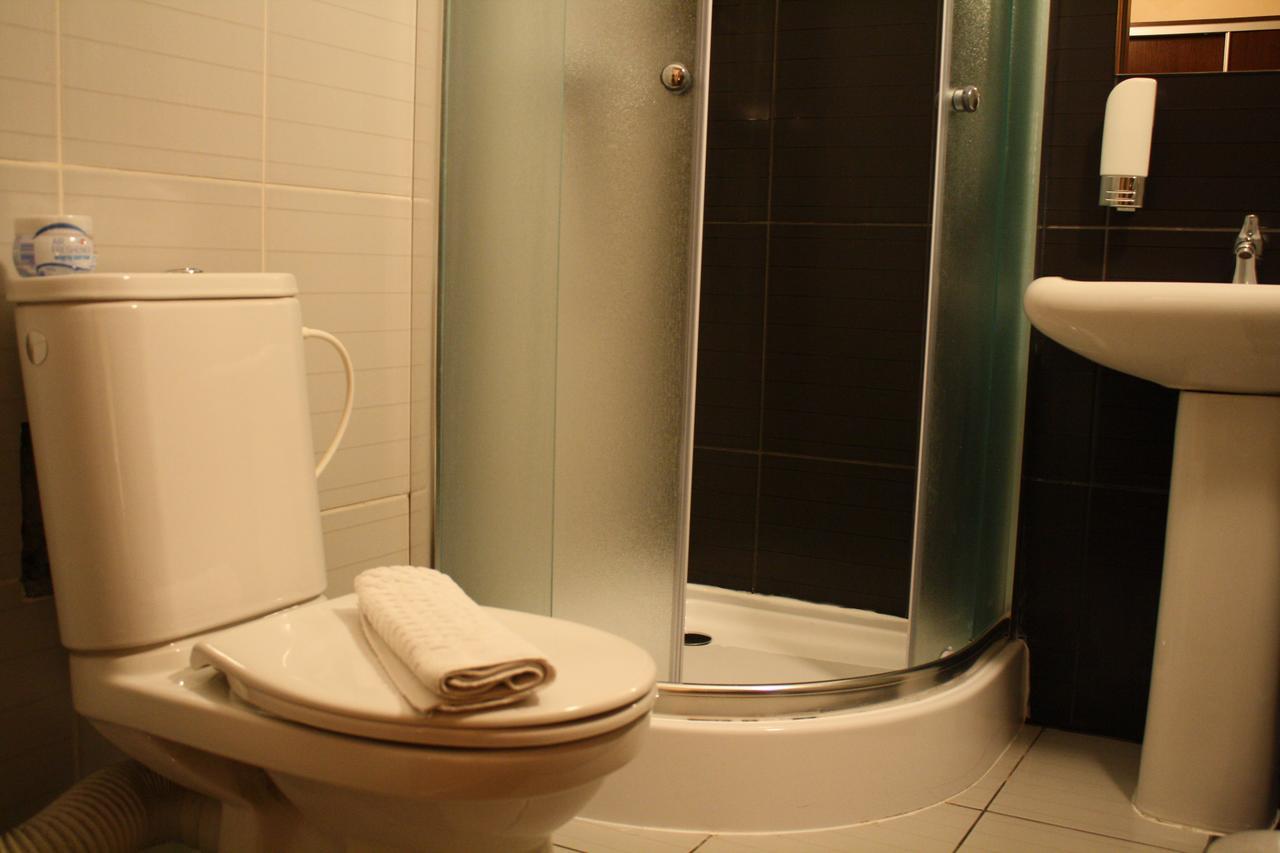 Garni Hotel Cosmopolitan Senec Exteriör bild